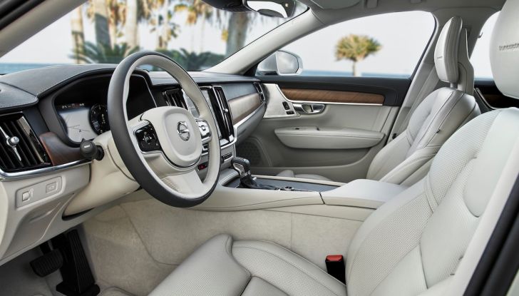 Prova su strada Volvo V90 Cross Country Pro: la regina delle Station Wagon - Foto 19 di 44