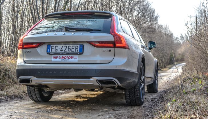 Prova su strada Volvo V90 Cross Country Pro: la regina delle Station Wagon - Foto 10 di 44