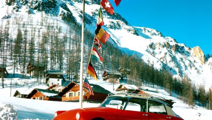 DS presenta ID 19 al Salone dell’Auto di Parigi del 1956 - Foto 2 di 6