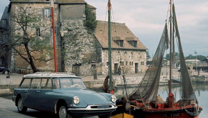 DS presenta ID 19 al Salone dell’Auto di Parigi del 1956 - Foto 5 di 6