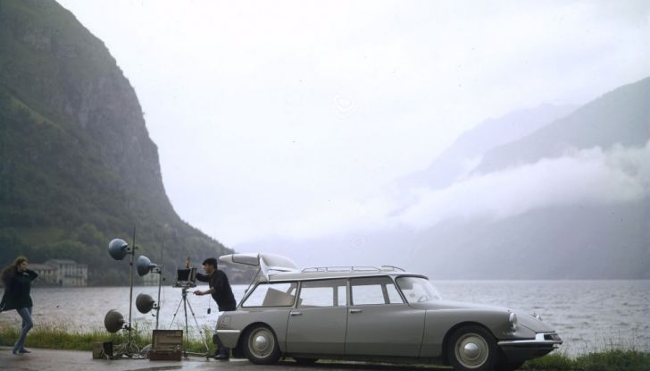 DS presenta ID 19 al Salone dell’Auto di Parigi del 1956 - Foto 4 di 6