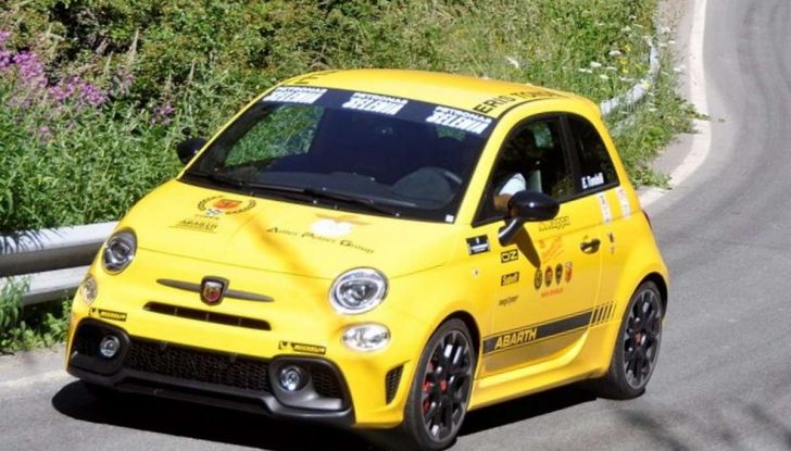 Abarth 695 e 124 Spider GT premiate per il Design da Auto Bild - Foto 6 di 8