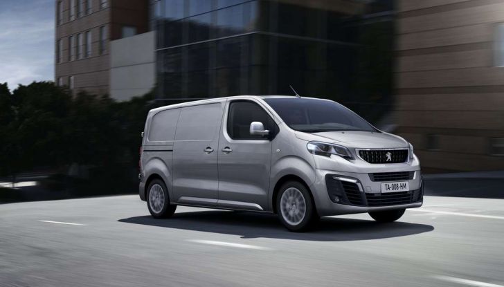 Annuario Trucks & Vans e PSA: presente e futuro dei veicoli commerciali - Foto 1 di 14