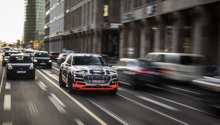 Audi E-Tron, in vendita da fine 2018, è sviluppata nella Gabbia di Faraday - Foto 15 di 26