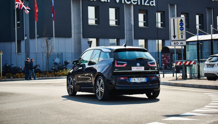 BMW i3 2018, la nostra prova su strada della piccola bavarese - Foto 7 di 21