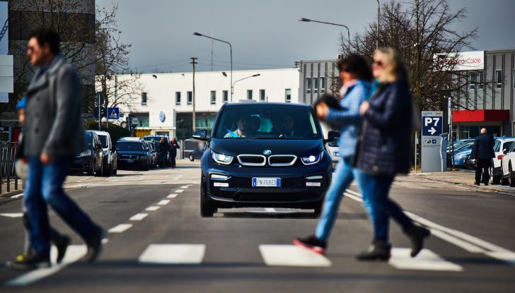 BMW i3 2018, la nostra prova su strada della piccola bavarese - Foto 3 di 21