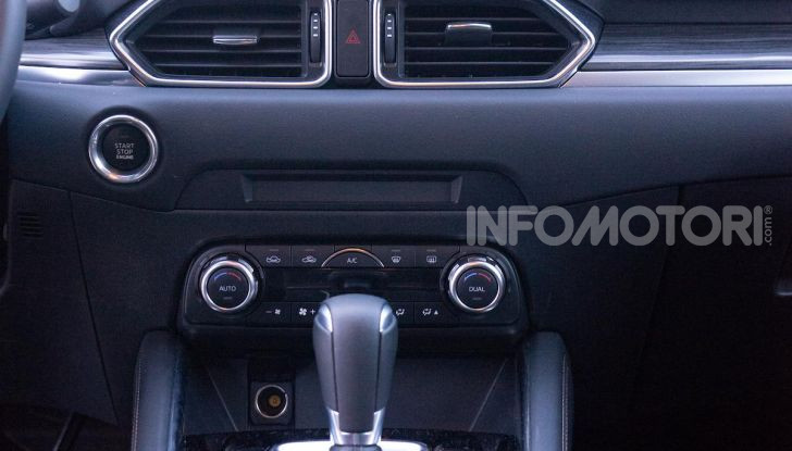 Mazda CX-5 2018, prova su strada: due versioni a confronto - Foto 28 di 34