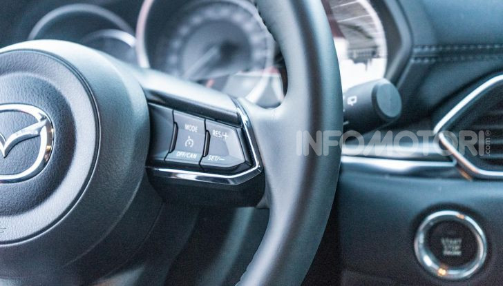 Mazda CX-5 2018, prova su strada: due versioni a confronto - Foto 29 di 34