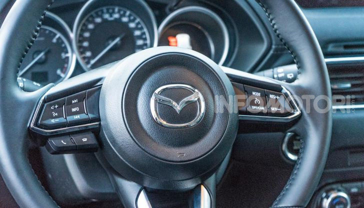 Mazda CX-5 2018, prova su strada: due versioni a confronto - Foto 30 di 34