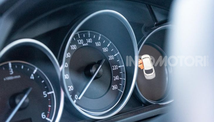 Mazda CX-5 2018, prova su strada: due versioni a confronto - Foto 33 di 34