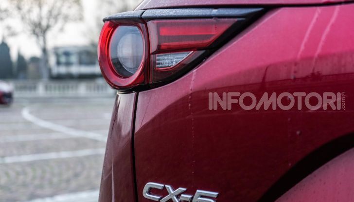 Mazda CX-5 2018, prova su strada: due versioni a confronto - Foto 5 di 34