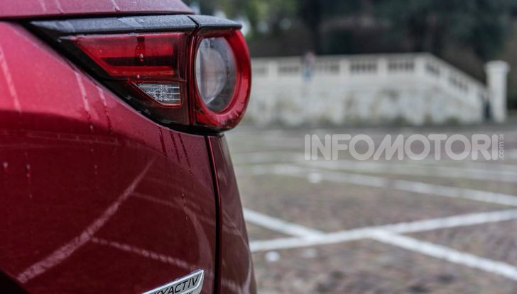 Mazda CX-5 2018, prova su strada: due versioni a confronto - Foto 6 di 34