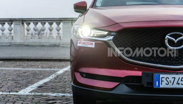 Mazda CX-5 2018, prova su strada: due versioni a confronto - Foto 15 di 34
