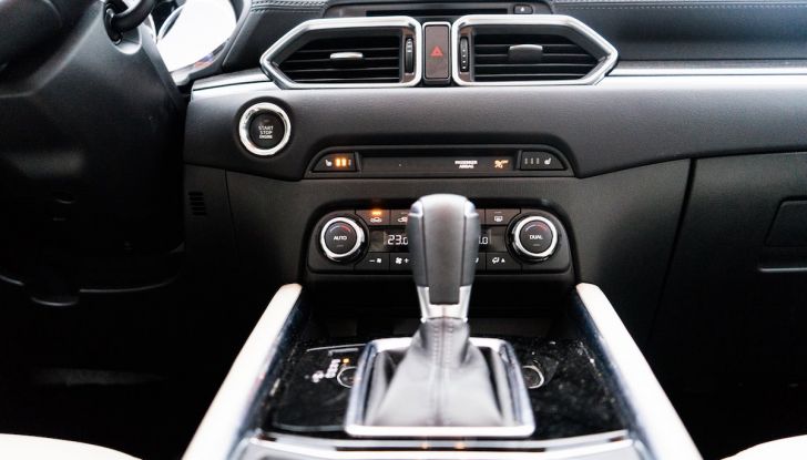 Mazda CX-5 2018, prova su strada: due versioni a confronto - Foto 23 di 34