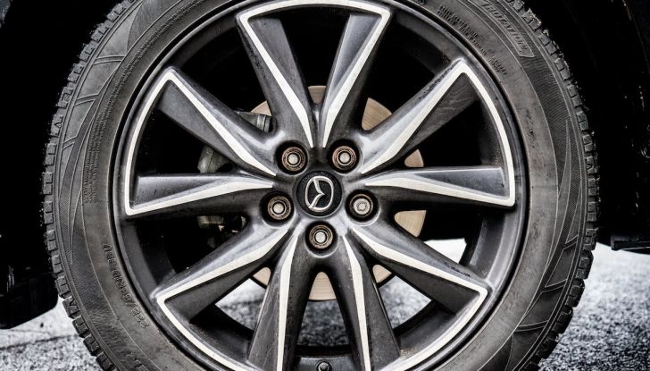 Mazda CX-5 2018, prova su strada: due versioni a confronto - Foto 25 di 34