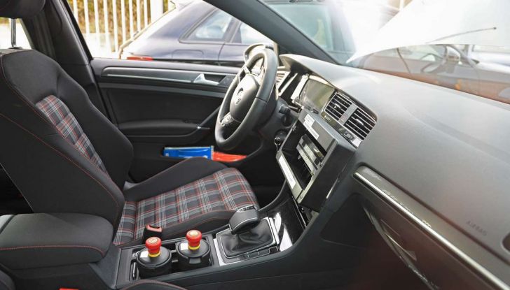 La prossima Volkswagen Golf sarà mild hybrid a 48 Volt - Foto 17 di 19