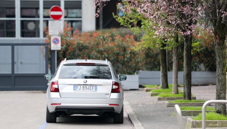 Prova Skoda Octavia Wagon G-TEC: comoda, ecologica e spaziosa! [VIDEO] - Foto 27 di 38