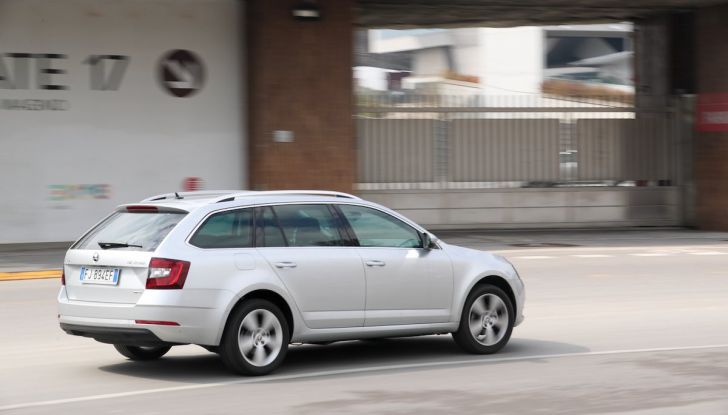 Prova Skoda Octavia Wagon G-TEC: comoda, ecologica e spaziosa! [VIDEO] - Foto 19 di 38
