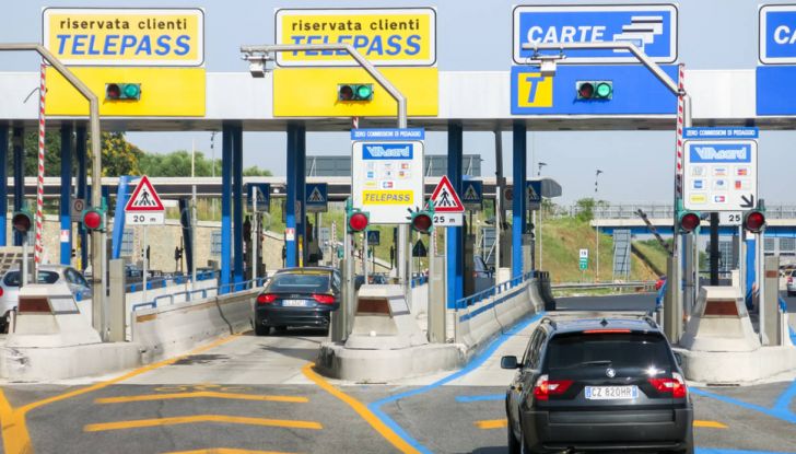 Di Maio, autostrade: tariffa unica senza casello e via i Benetton - Foto 1 di 19