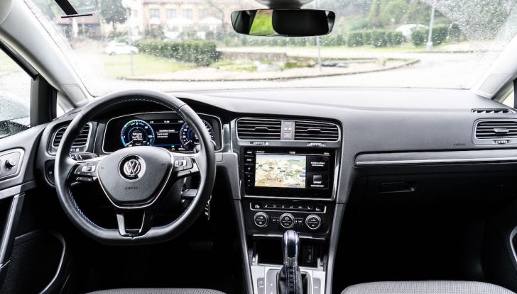 Prova Volkswagen e-Golf 2018: Tanta autonomia, comfort e stile! - Foto 17 di 27