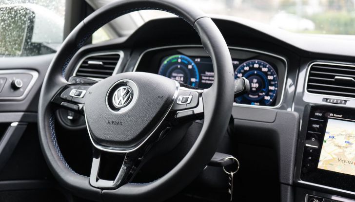 Prova Volkswagen e-Golf 2018: Tanta autonomia, comfort e stile! - Foto 20 di 27