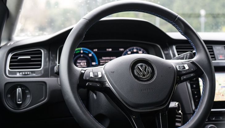 Prova Volkswagen e-Golf 2018: Tanta autonomia, comfort e stile! - Foto 21 di 27