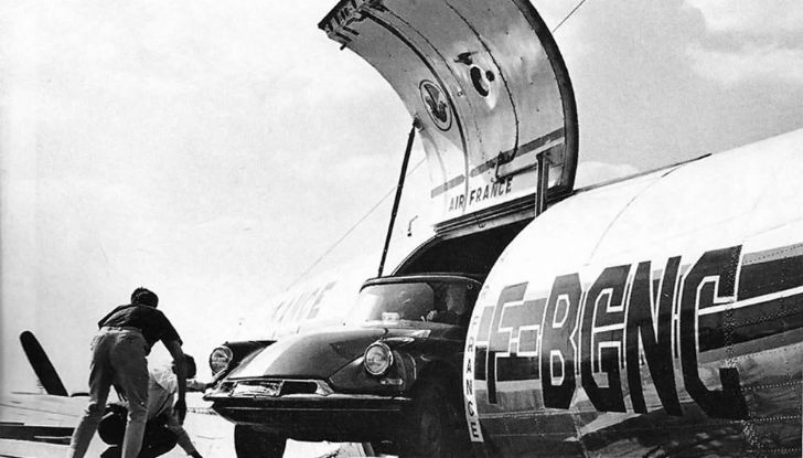 Una DS19 Cabriolet a Hollywood - Foto 4 di 5