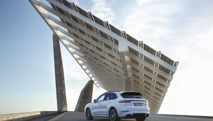 Porsche Cayenne E-Hybrid prezzi, motori e prestazioni del SUV ibrido - Foto 5 di 6