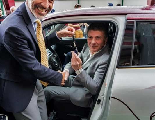 Suzuki SWIFT Toro Edition per Walter Mazzarri, allenatore del Torino - Foto 3 di 6