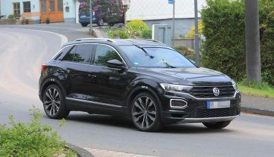 Volkswagen T-Roc R, primi test per la variante sportiva