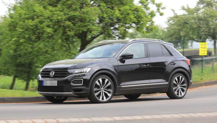 Volkswagen T-Roc R, primi test per la variante sportiva - Foto 3 di 15