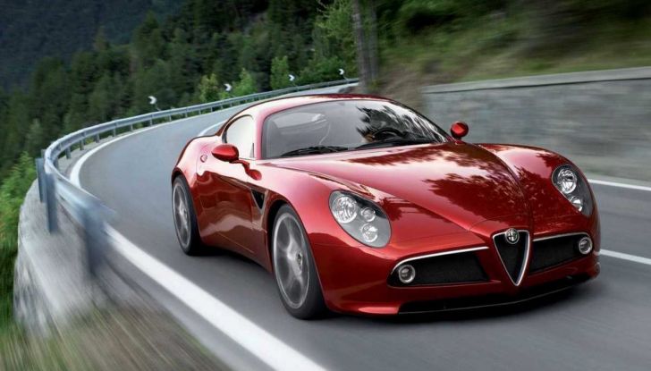 Alfa Romeo 8C, la supercar da 700 CV con motore elettrico - Foto 3 di 9