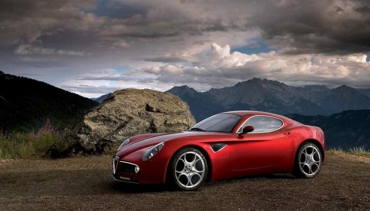 Alfa Romeo 8C, la supercar da 700 CV con motore elettrico - Foto 5 di 9