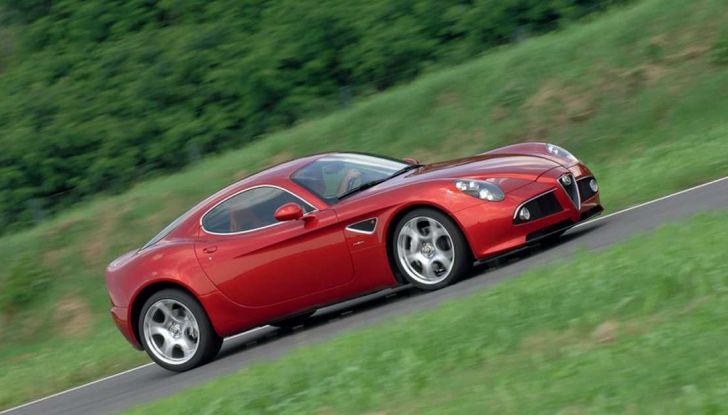 Alfa Romeo 8C, la supercar da 700 CV con motore elettrico - Foto 7 di 9