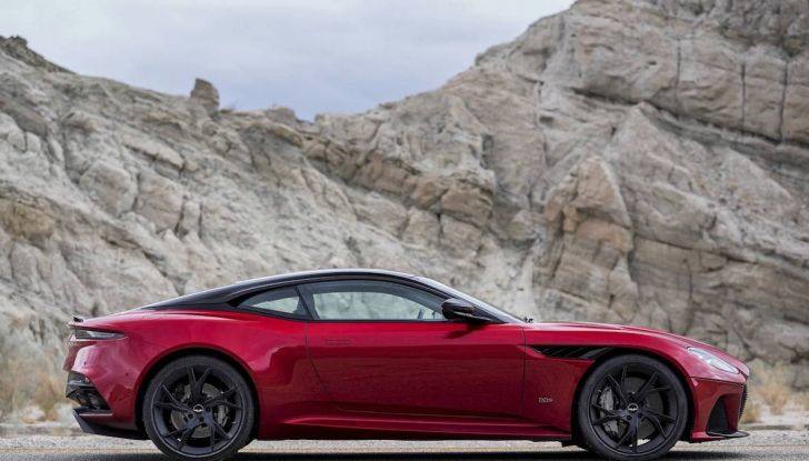 Nuova Aston Martin DBS Superleggera, il V12 Twin Turbo da 725CV - Foto 10 di 11