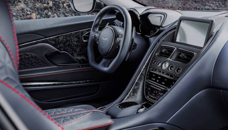 Nuova Aston Martin DBS Superleggera, il V12 Twin Turbo da 725CV - Foto 3 di 11