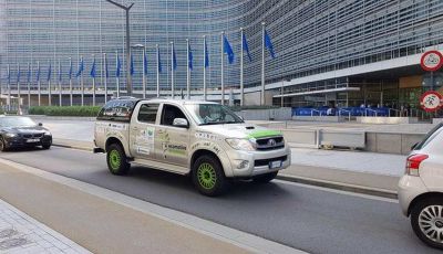 Da Torino a Pechino con una Toyota Hilux a biogas