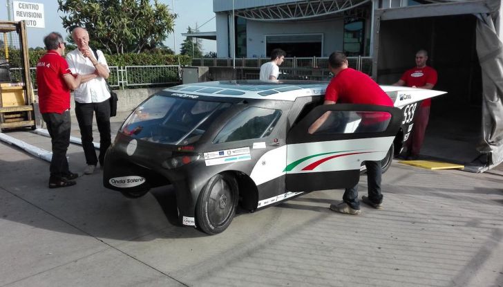 Svelata a Maranello Emilia 4, l’auto ad energia solare per le competizioni - Foto 2 di 3