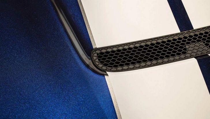 Ford Mustang Shelby GT350 2018, fascino da muscle car - Foto 10 di 11