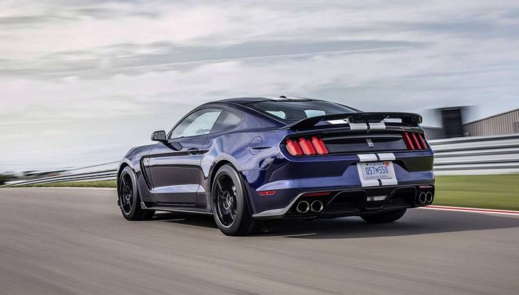 Ford Mustang Shelby GT350 2018, fascino da muscle car - Foto 8 di 11