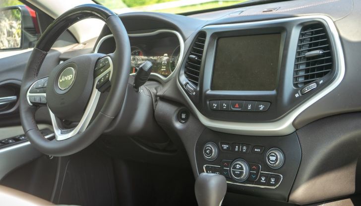 Test Drive Jeep Cherokee Overland, la prova del MultiJet da 200CV con 4×4 - Foto 22 di 27