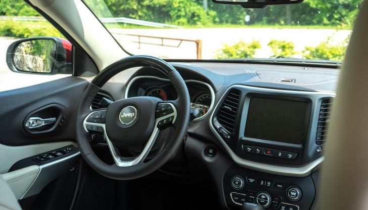 Test Drive Jeep Cherokee Overland, la prova del MultiJet da 200CV con 4×4 - Foto 23 di 27