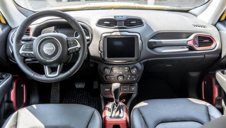 Prova completa Jeep Renegade 2019: Crossover dual su strada e in fuoristrada - Foto 18 di 24