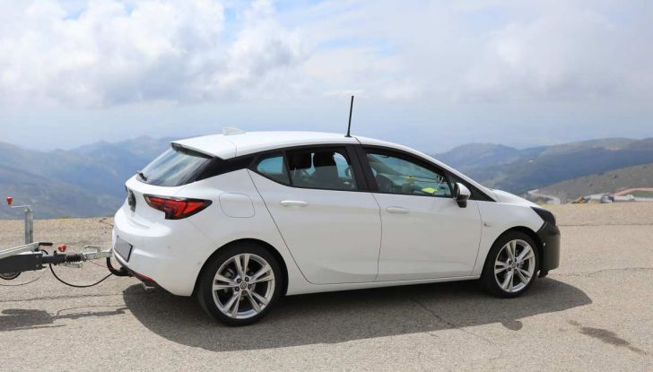 Opel Astra Facelift 2018, si avvicina il debutto della segmento C tedesca - Foto 12 di 20