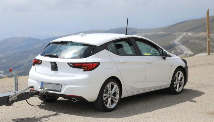 Opel Astra Facelift 2018, si avvicina il debutto della segmento C tedesca - Foto 14 di 20