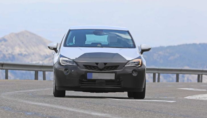 Opel Astra Facelift 2018, si avvicina il debutto della segmento C tedesca - Foto 13 di 20