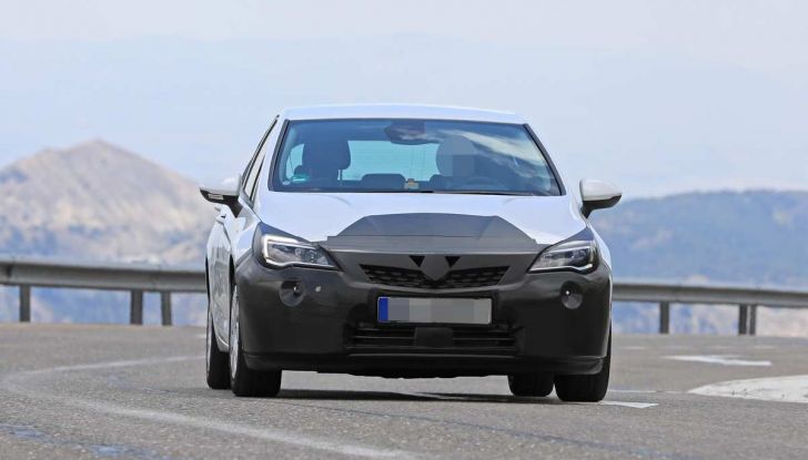 Opel Astra Facelift 2018, si avvicina il debutto della segmento C tedesca - Foto 15 di 20