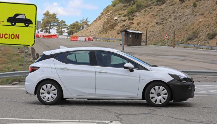 Opel Astra Facelift 2018, si avvicina il debutto della segmento C tedesca - Foto 4 di 20