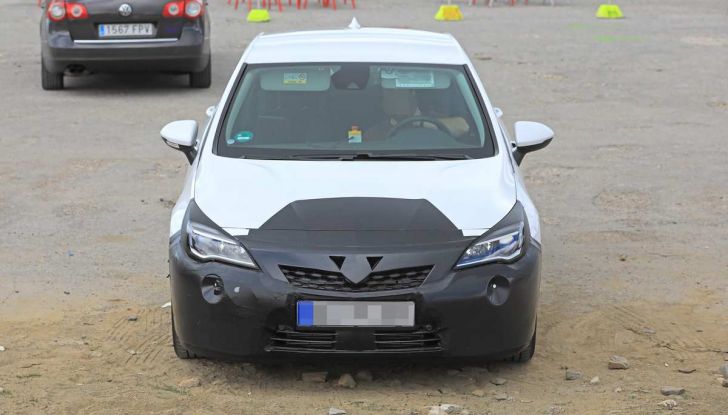 Opel Astra Facelift 2018, si avvicina il debutto della segmento C tedesca - Foto 10 di 20
