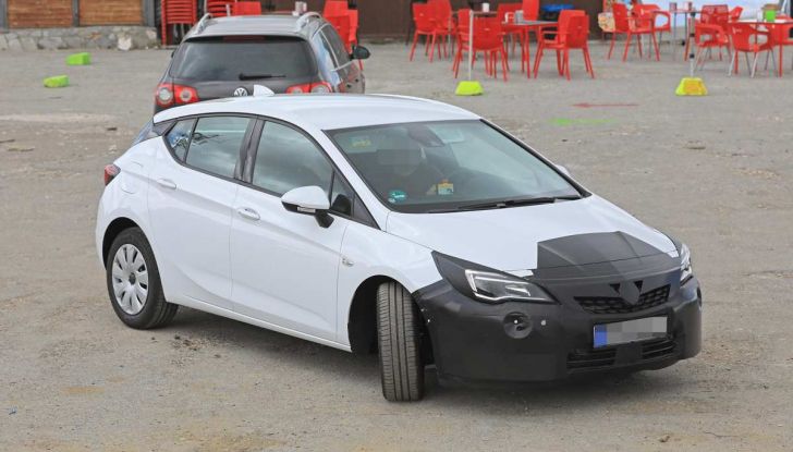 Opel Astra Facelift 2018, si avvicina il debutto della segmento C tedesca - Foto 8 di 20